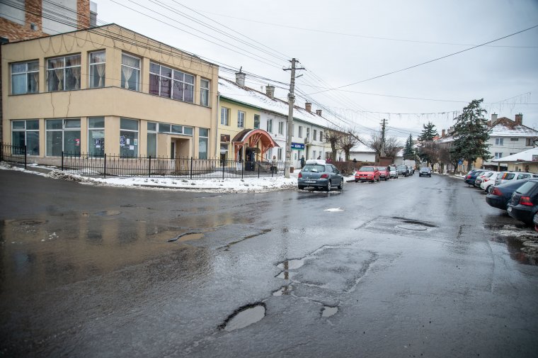 Egyre csak nőnek a gödrök a 132-es megyei úton