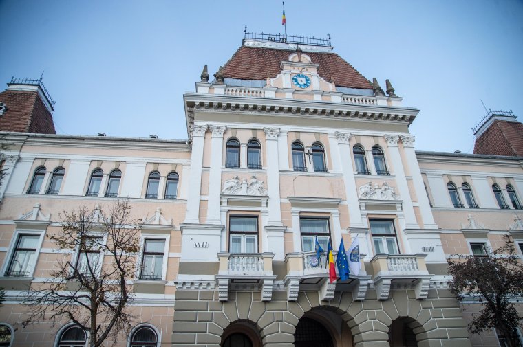 A homlokzatot javítják, de az egész épület felújításra szorul