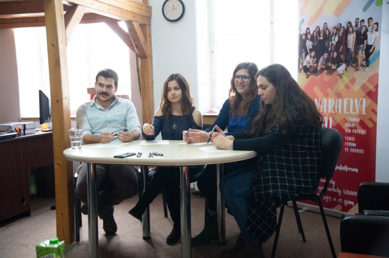 Tanítva tanulnak a külföldi önkéntesek Székelyudvarhelyen