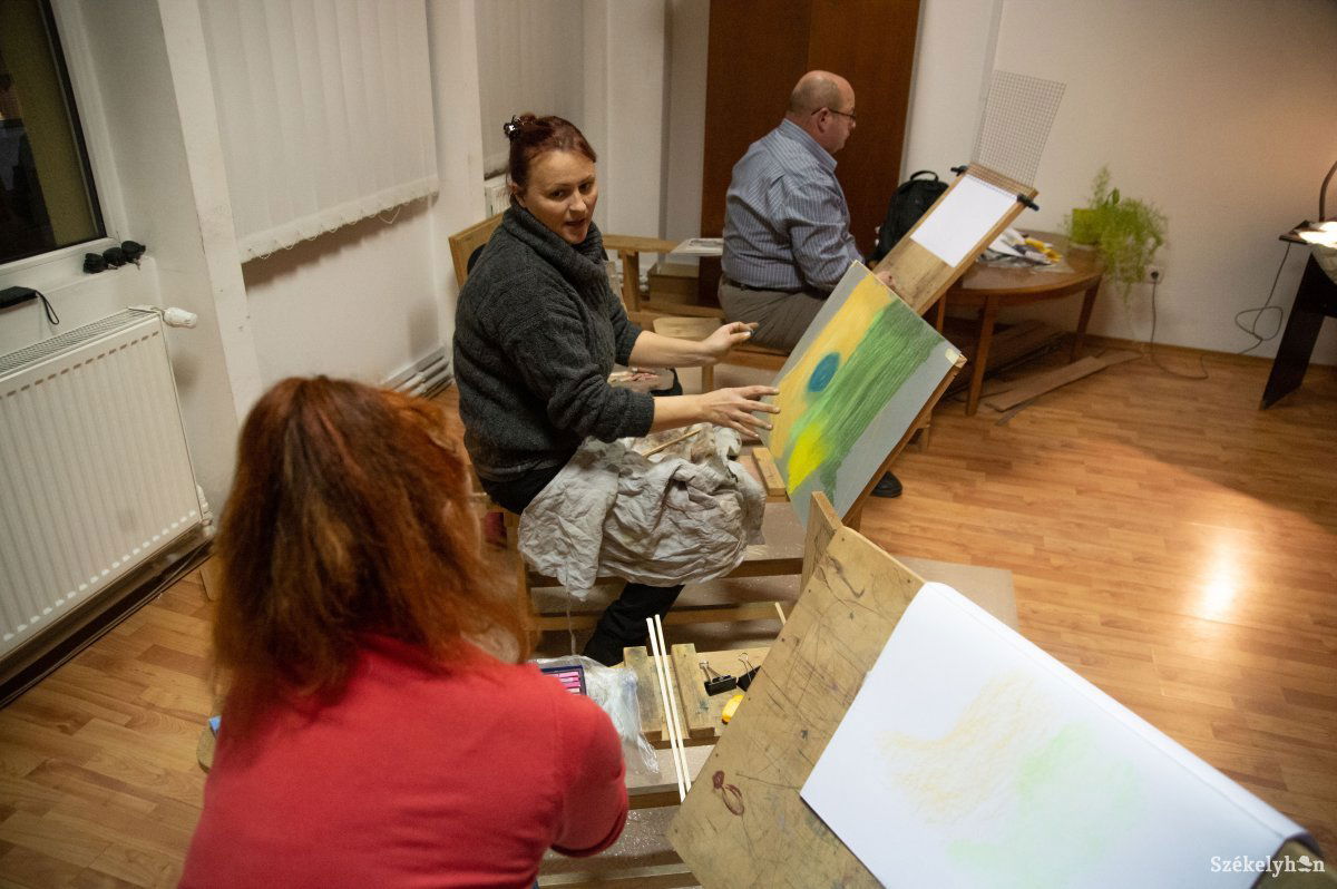 A ceruza- és pasztellrajzokon át az olajfestményig juthat el, aki megtanulja a technikákat •  Fotó: Barabás Ákos
