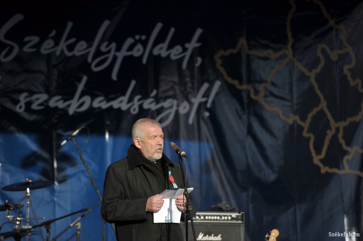 Izsák Balázs: a román hatalomnak túl sok a székely himnusz, a székely zászló és Székelyföld történelmi térképe egy csomagban •  Fotó: Beliczay László