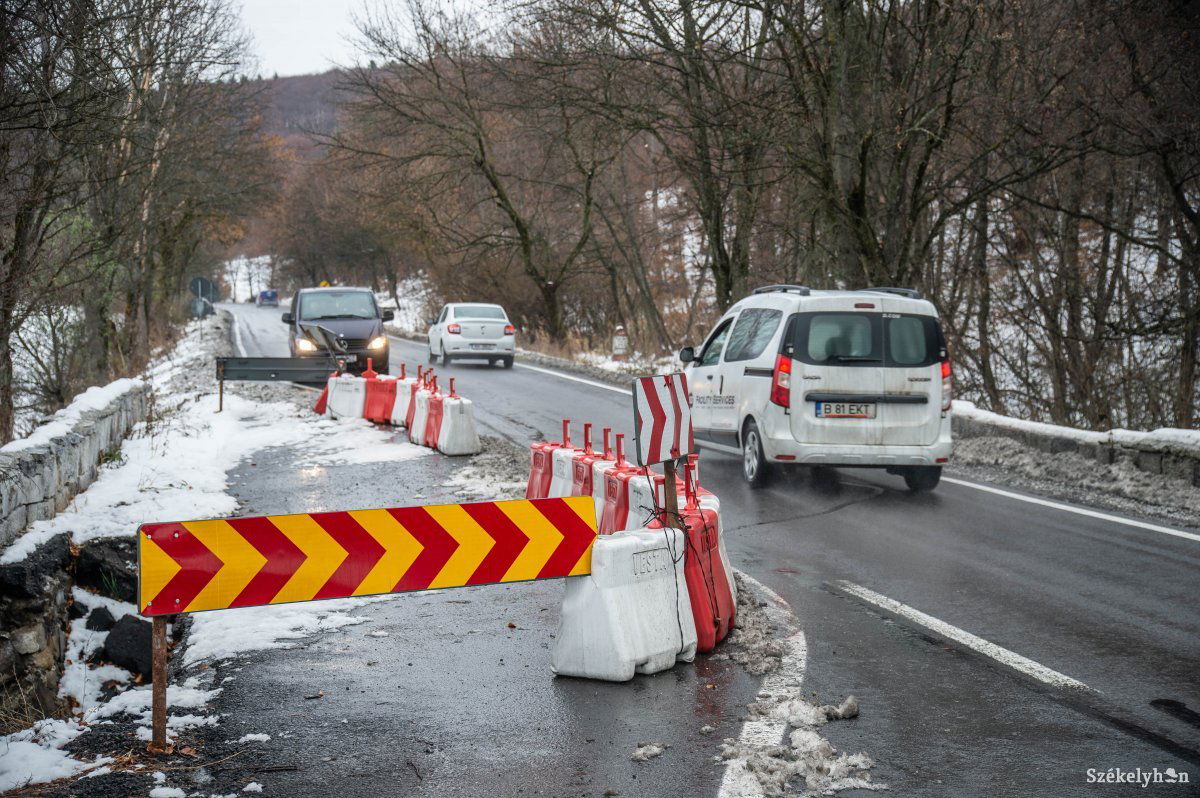 Veszélyes útszakasz. A téli útviszonyok miatt is fokozott elővigyázatosságra van szükség •  Fotó: Barabás Ákos