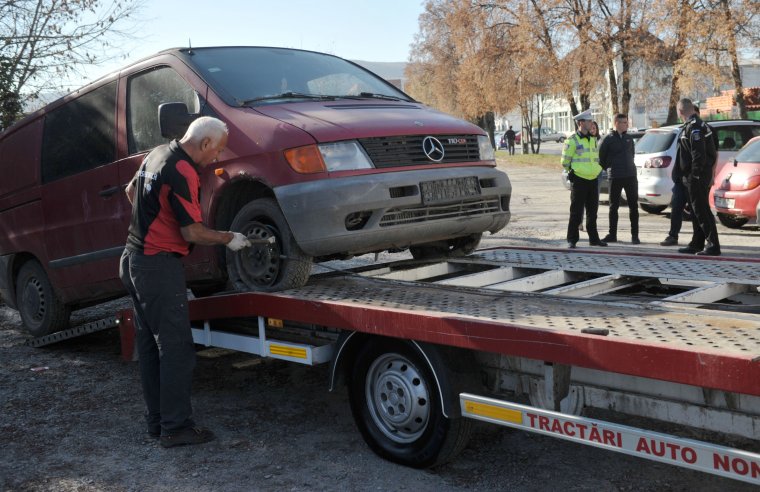 Nemcsak bírságolnak, van, ahol a tilosban parkoló autókat is elszállítják