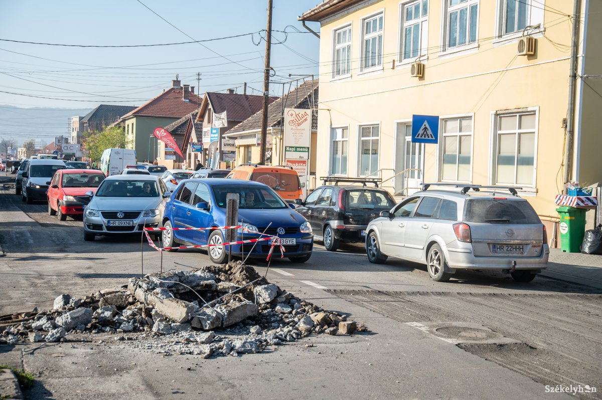 Aki teheti, kerüljön, hogy jobban haladjon •  Fotó: Barabás Ákos