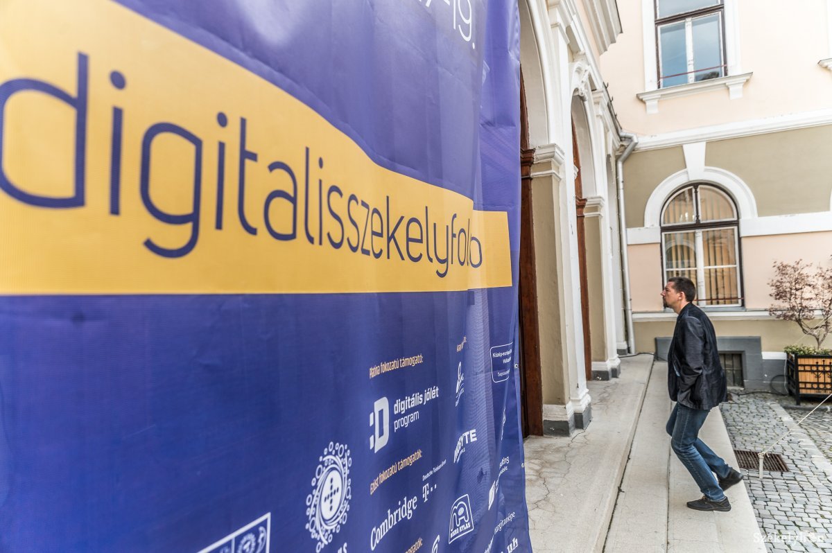 Belépés a digitális világba. Pénteken kezdődik a konferencia.  Archív •  Fotó: Barabás Ákos
