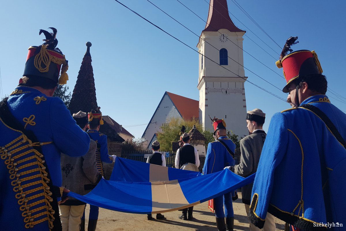 Csakis székely tehet anyaországi személyt Tiszteletbeli Székellyé •  Fotó: Kovács Eszter