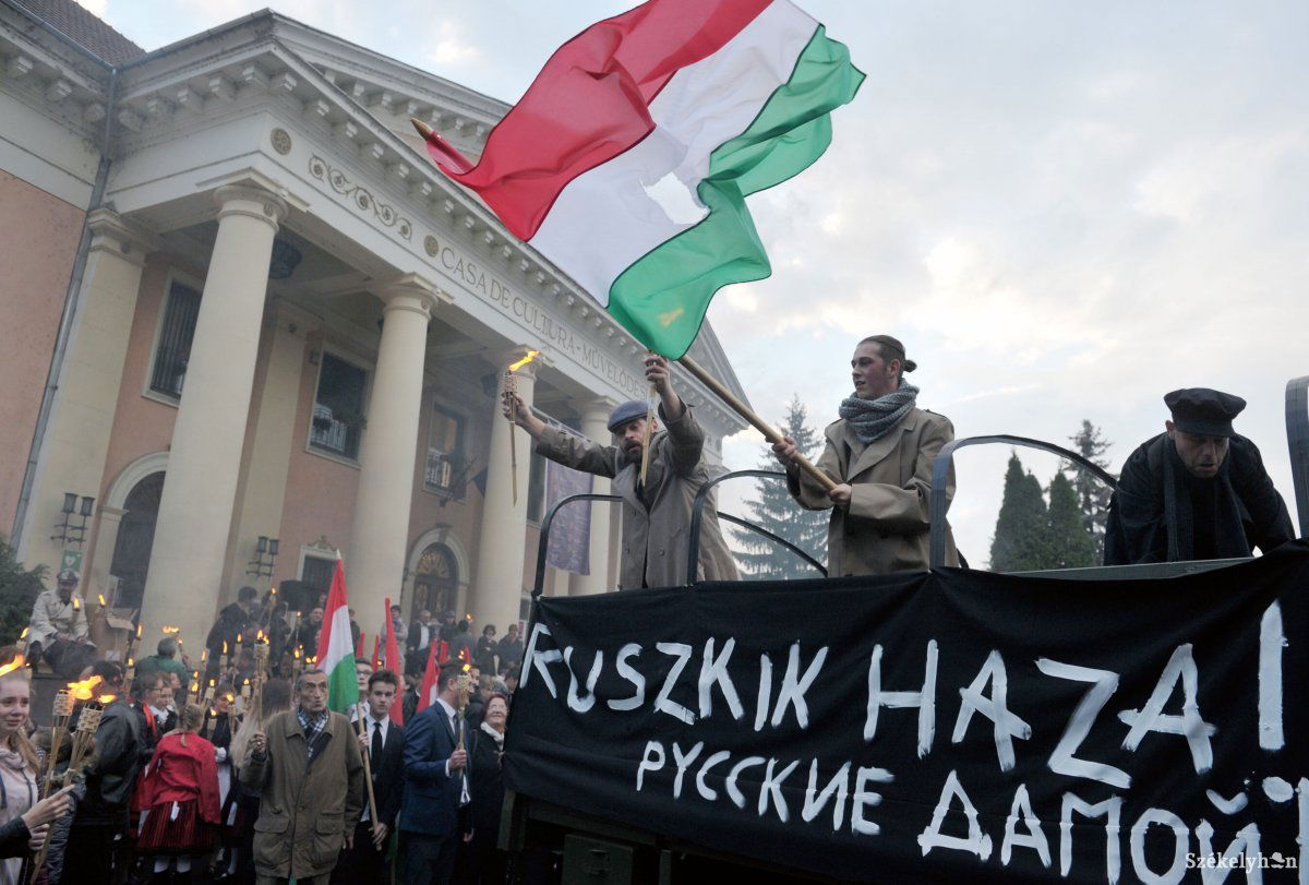 Több mint kétezer Kárpát-medencei fiatal vesz részt a Rákóczi Szövetség Gloria Victis 1956-os emlékünnepségén (képünk illusztráció) •  Fotó: Beliczay László
