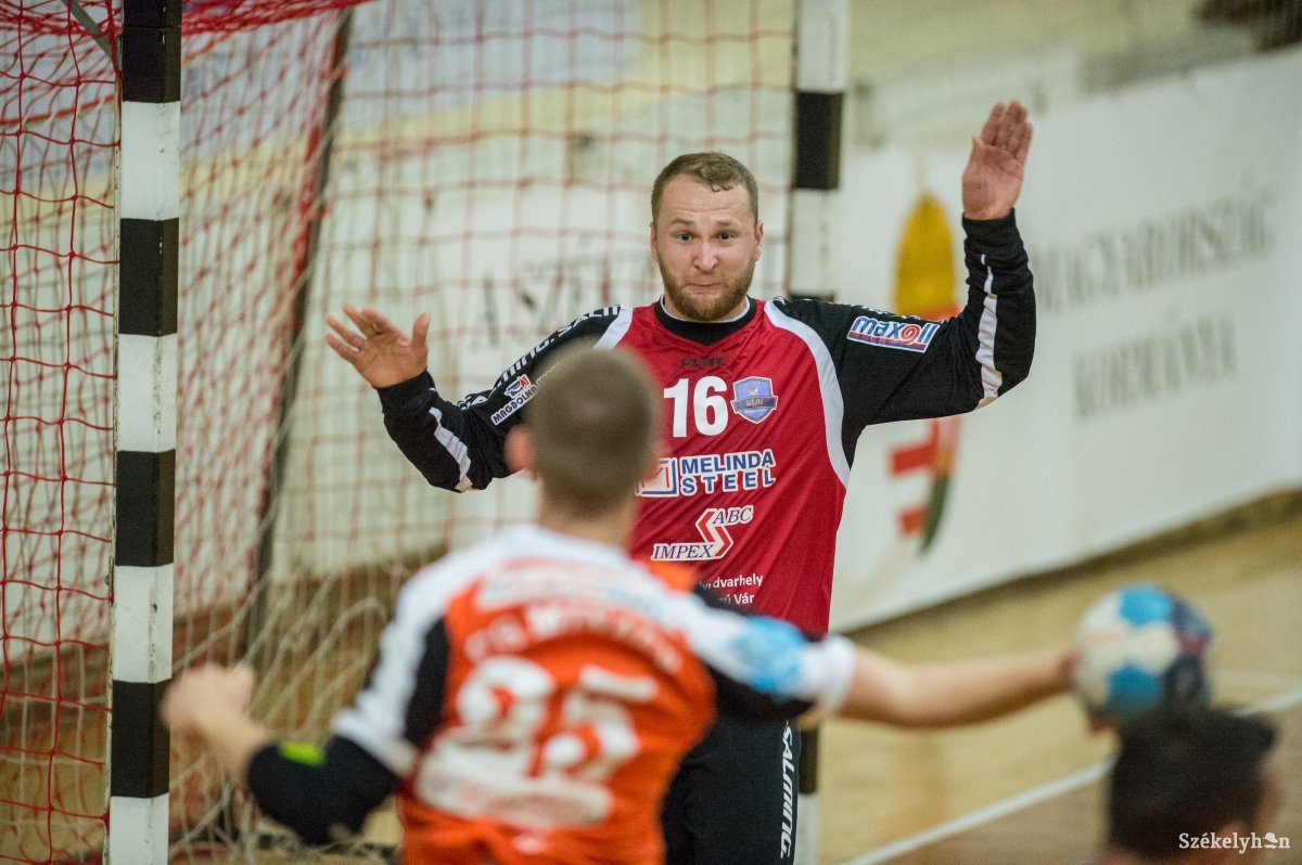 Orbán Szilárd nagyszerűen védett az első játékrészben •  Fotó: Barabás Ákos