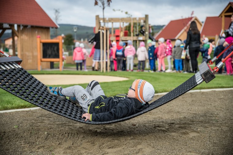 „Babakötvényt” tervez a román kormány: évi 600 lejes állami támogatás járna a kiskorúaknak egy új jogszabályjavaslat értelmében
