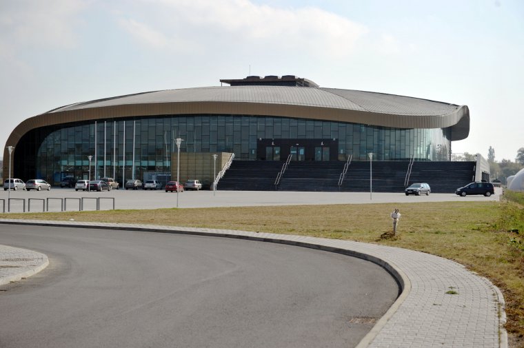 Két körforgalmat építenek a Sepsi Aréna előtt