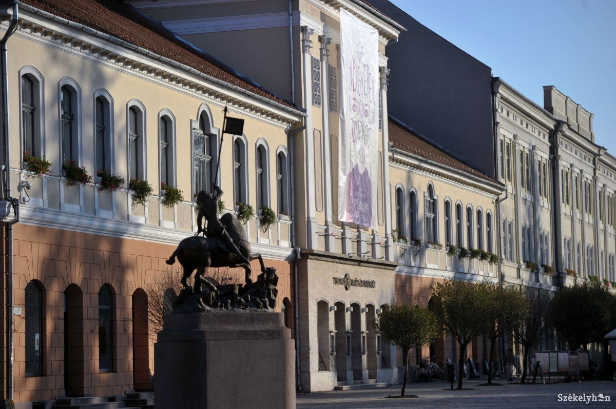 Az elmúlt tíz év alatt Sepsiszentgyörgy több mint 20 millió eurót költött kulturális intézményei fenntartására •  Fotó: Beliczay László