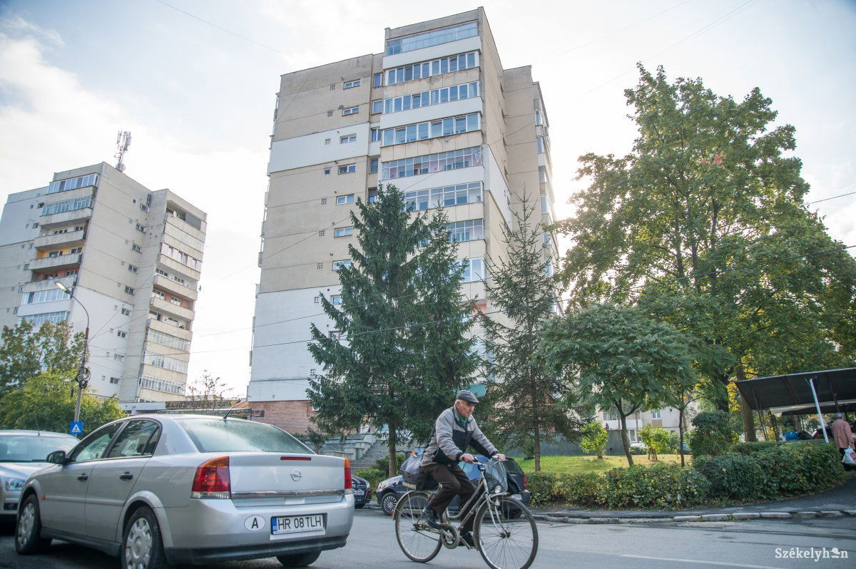 Reggelente elkel már a kabát. Képünk illusztráció •  Fotó: Barabás Ákos