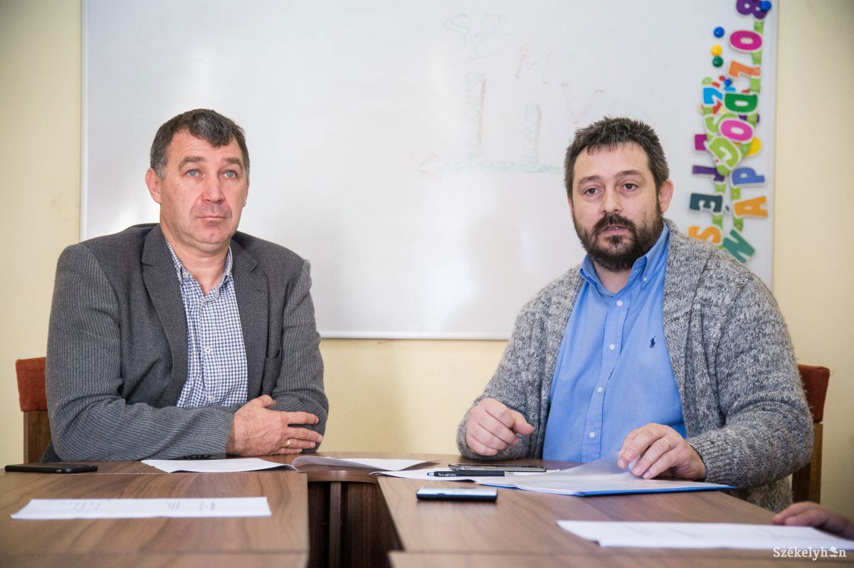 Nagy György és Jakab Áron Csaba. Szorosabb együttműködést és konkrét megvalósításokat várnak a székelyudvarhelyi városvezetéstől •  Fotó: Barabás Ákos