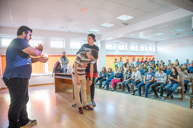 Elsősegélynyújtás diákokkal