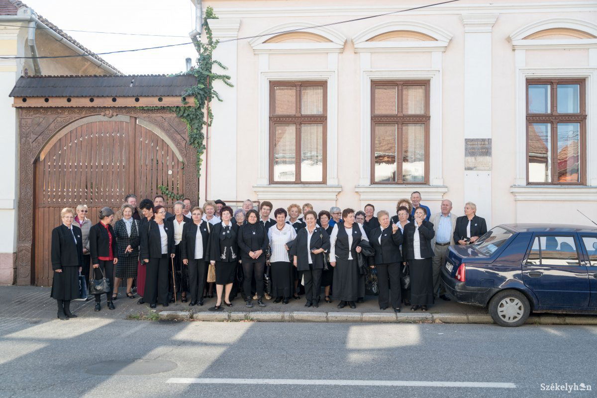 Emlékezés, ünneplés hétvégéje a vegyeskarnál •  Fotó: Veres Nándor