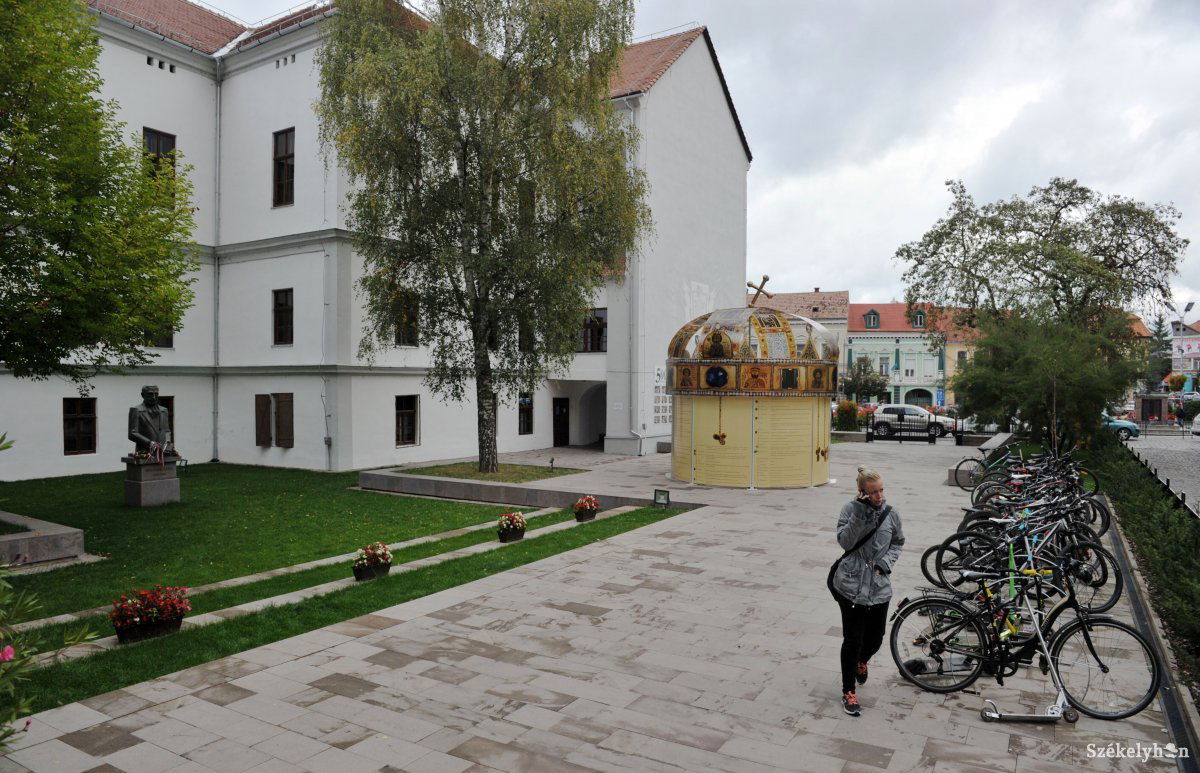 Az építészpáros díjat kapott a Refi előudvarának tervéért • Fotó: Beliczay László