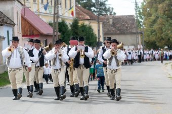 Népviseletben ünnepel Udvarhelyszék szombaton