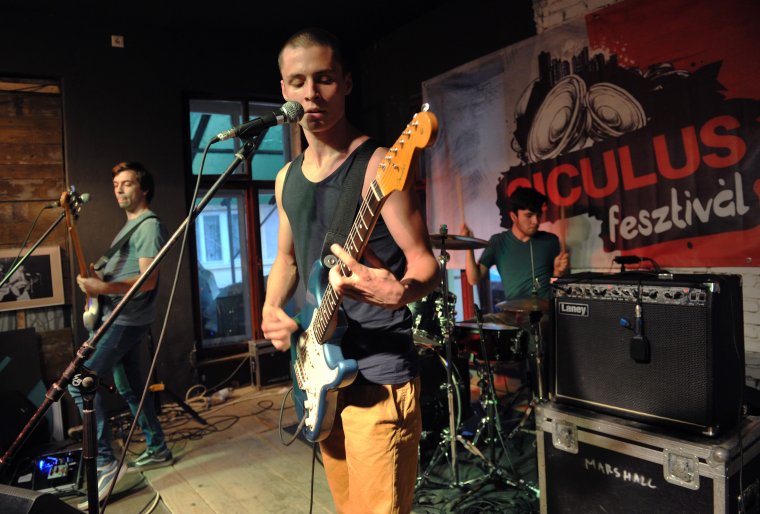 Teddy Queen: indulj a holnapnak mától – a jelen fontosságára hívja fel a figyelmet új dalával a gyergyószentmiklósi zenekar