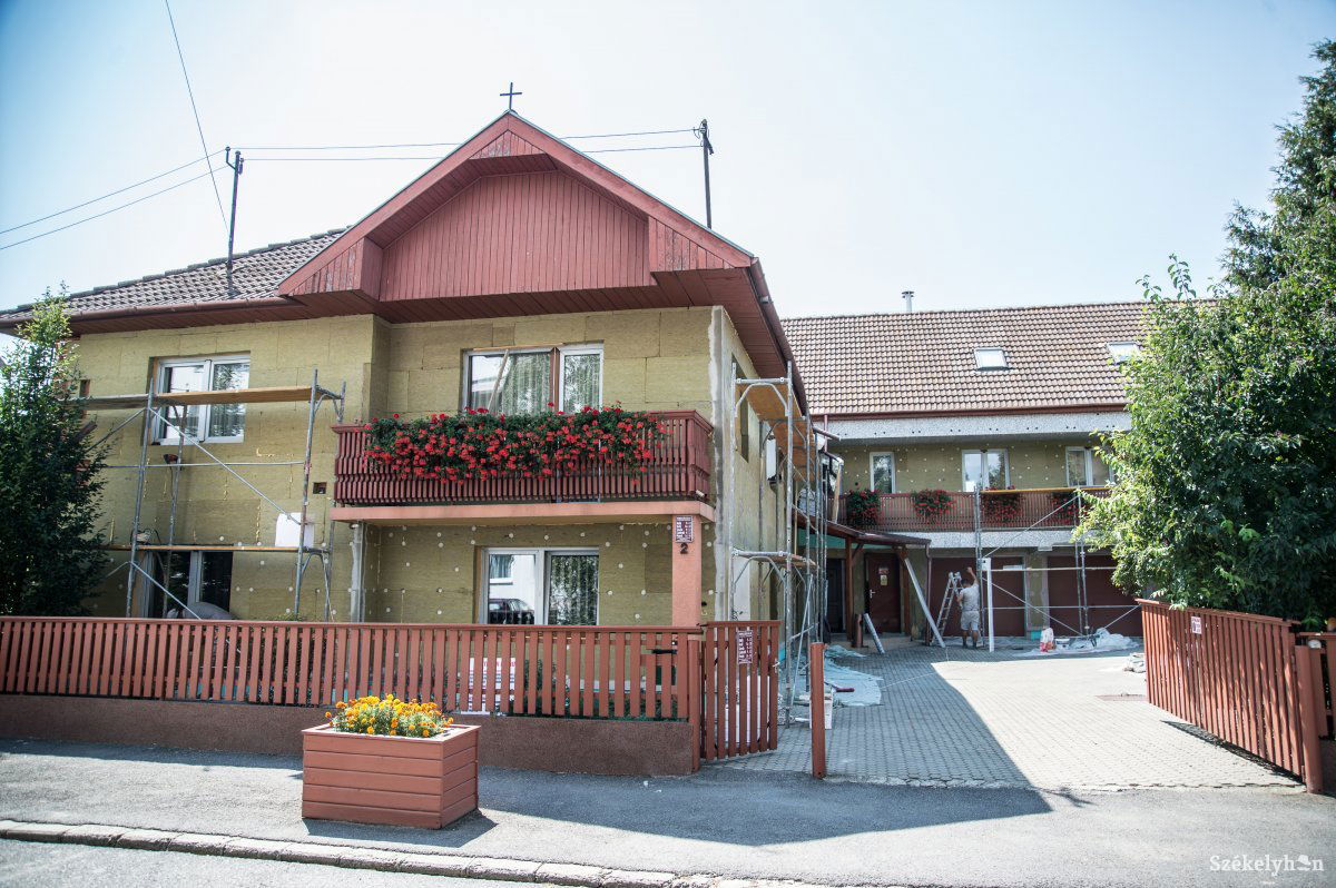 Iskolakezdésre elkészül és újra megnyitja kapuit a korszerűsített közösségi épületegyüttes &bullet;  Fotó: Barabás Ákos