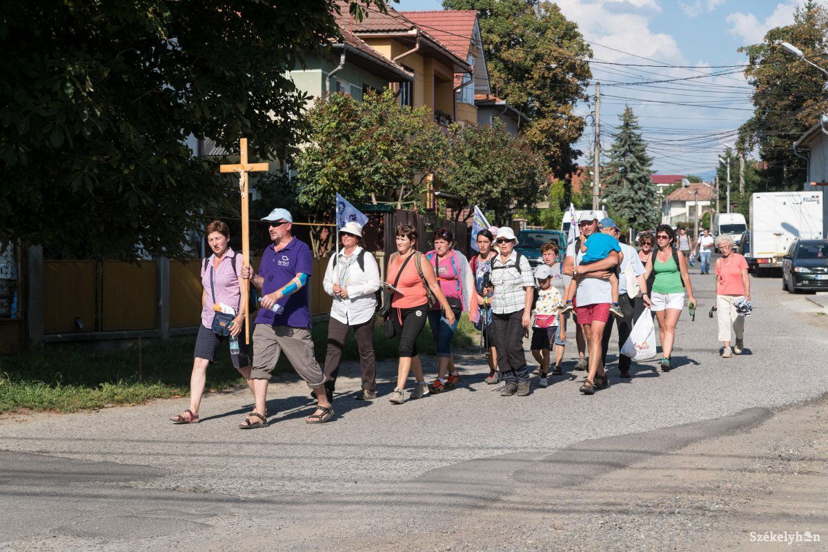 Minden korosztály képviselve volt az udvarhelyi zarándokcsoportban •  Fotó: Veres Nándor