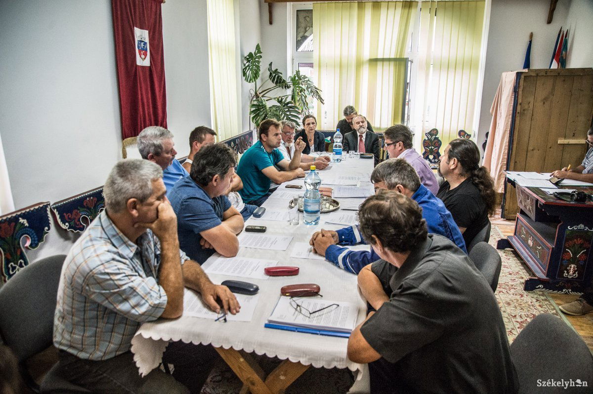 A szavazás elmaradt Vargyason, az ülés vitába fulladt •  Fotó: Barabás Ákos