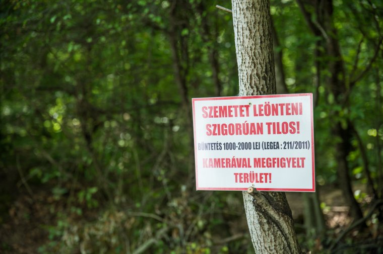 Térfigyelő kamerákkal vennék elejét, hogy vécének és hulladéktárololónak használják a parkolót a Kénosi tetőn