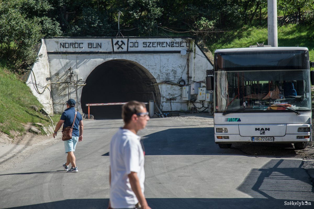 A sóbánya kinyitása kimozdította ugyan a holtpontról az idegenforgalmat, de a turistaözönre még várni kell Parajdon •  Fotó: Barabás Ákos