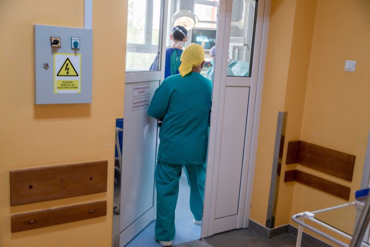 Plasztikai sebészeti ellátásra szorult két háziasszony is a húsvéti asztal előkészítése következtében