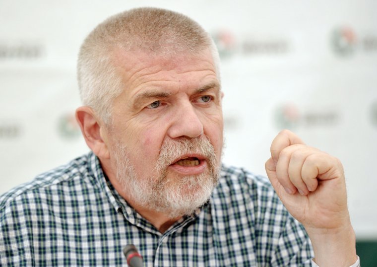 Izsák Balázsnak és Dabis Attilának kedvez a főtanácsnoki véleményezés az Európai Bizottság elleni perükben