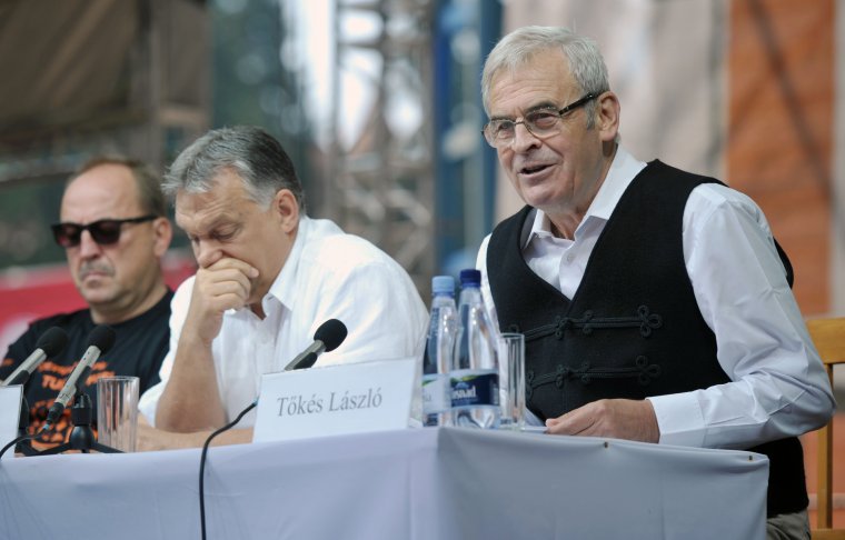 Tőkés Tusványoson: a román centenárium jó alkalom a román–magyar viszony rendezésére