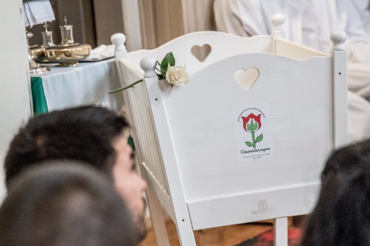 Találkoznak a bölcsőben ringatott gyermekek és családjaik