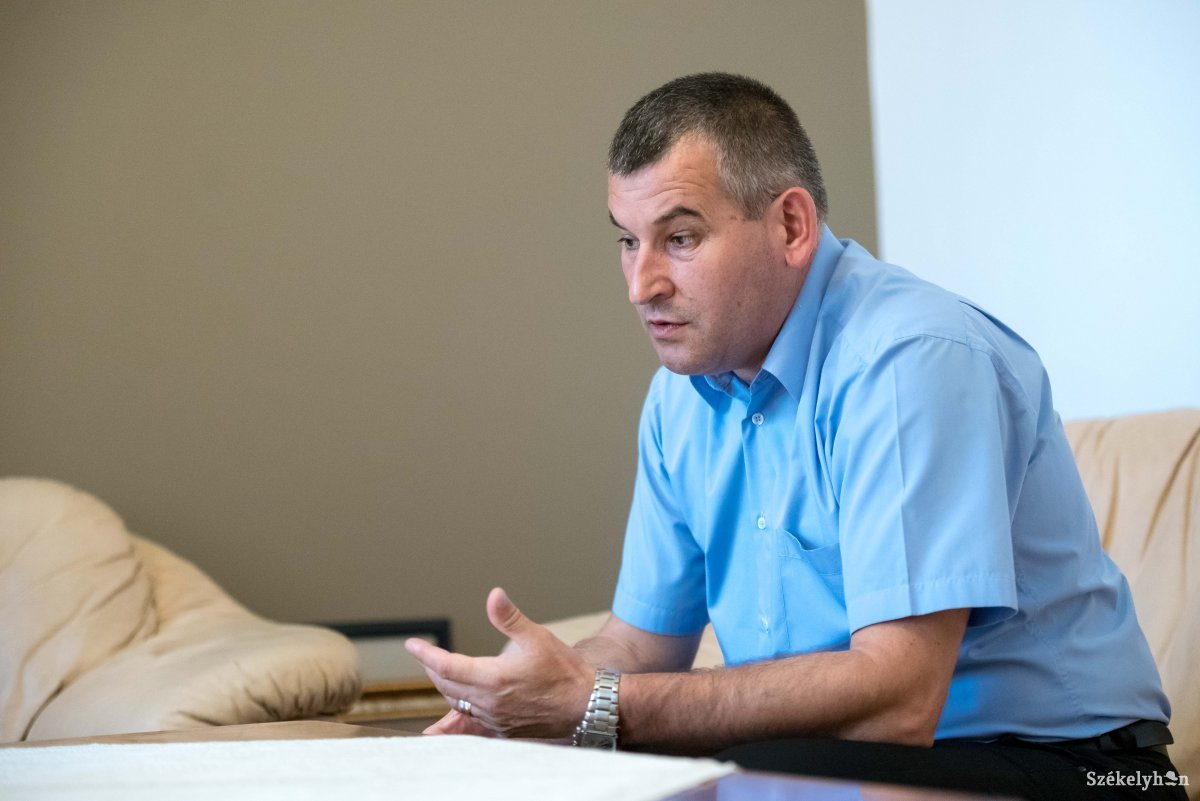 Elvileg szabadságon van, de a hivatalban találtuk kedden Székelyudvarhely polgármesterét •  Fotó: Veres Nándor