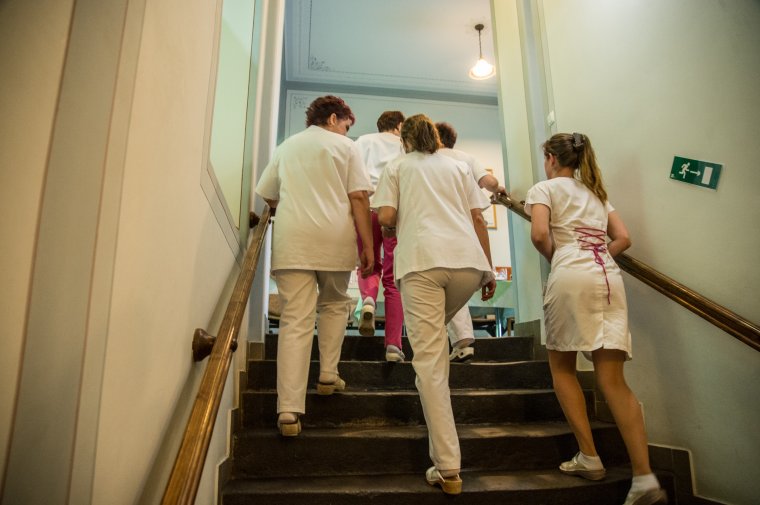 Sanitas: nőni fog az egészségügyben és a társadalomvédelmi rendszerben dolgozók bére