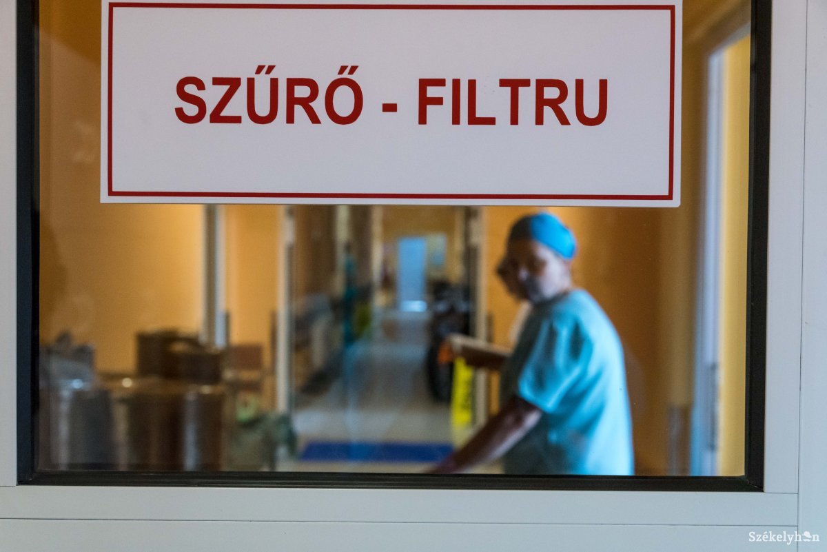 Szűrőpróba. A közvitára bocsátott tervezet szerint a biztosítással rendelkező beteg választhatna közkórház és magánklinika között &bullet;  Fotó: Veres Nándor