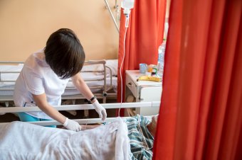 Perre megy a Sanitas a bérpótlékcsökkentés miatt