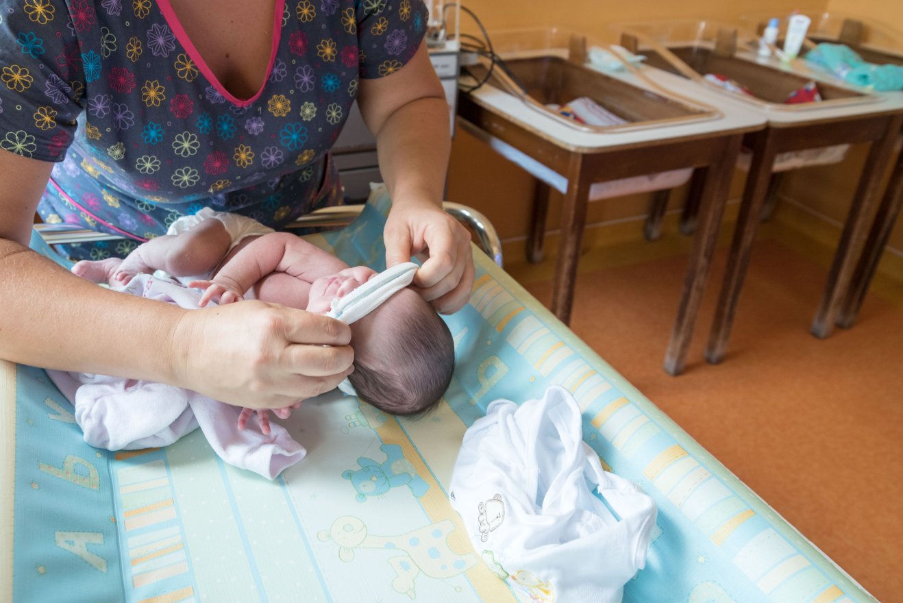 Négyes ikreket segítettek a világra Csíkszeredában – először a kórház történetében