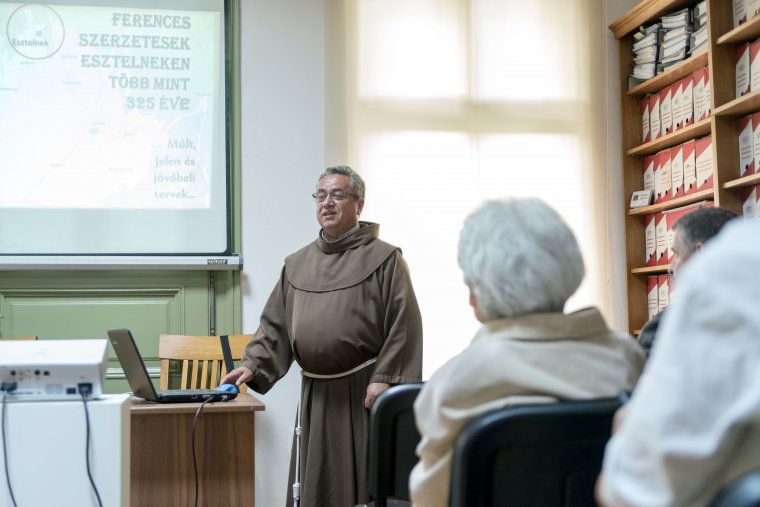 Előadás az obszerváns rendi életvitelről a székelyudvarhelyi Haáz Rezső Múzeumban