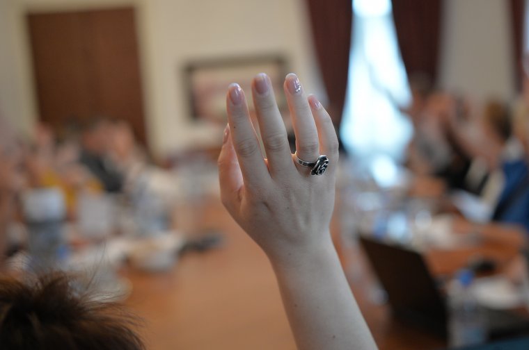 Bukarestnek maga felé hajlik a keze – tiltakozik az RMDSZ önkormányzati tanácsa a költségvetés-kiegészítés ellen