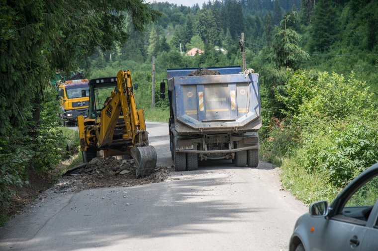 Tönkrement az út a teherforgalom miatt – feljavítják és elejét vennék, hogy a rongálódás megismétlődjön