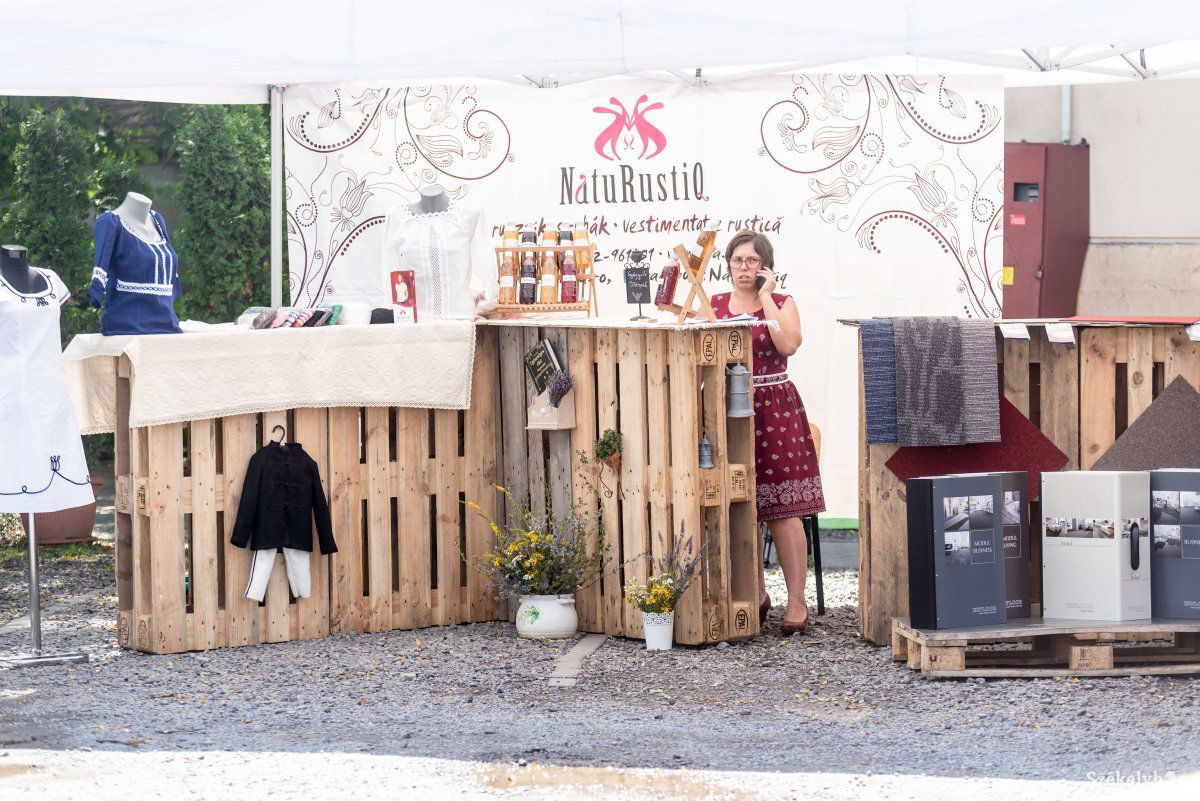 Ragadós lesz a jó példa? Saját vállalkozásaikat mutathatták be a hallgatók •  Fotó: Veres Nándor