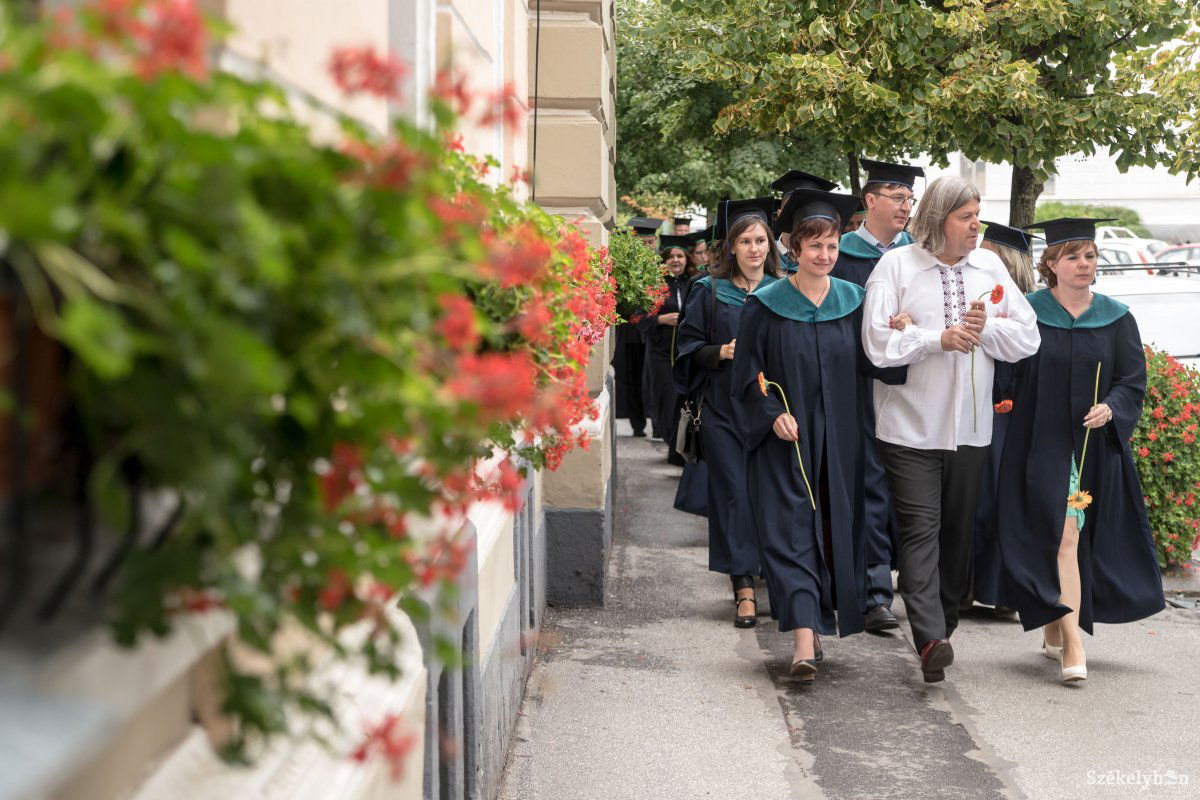 Mintegy hetven diák végzett idén a MÜTF Oktatási Központban •  Fotó: Veres Nándor