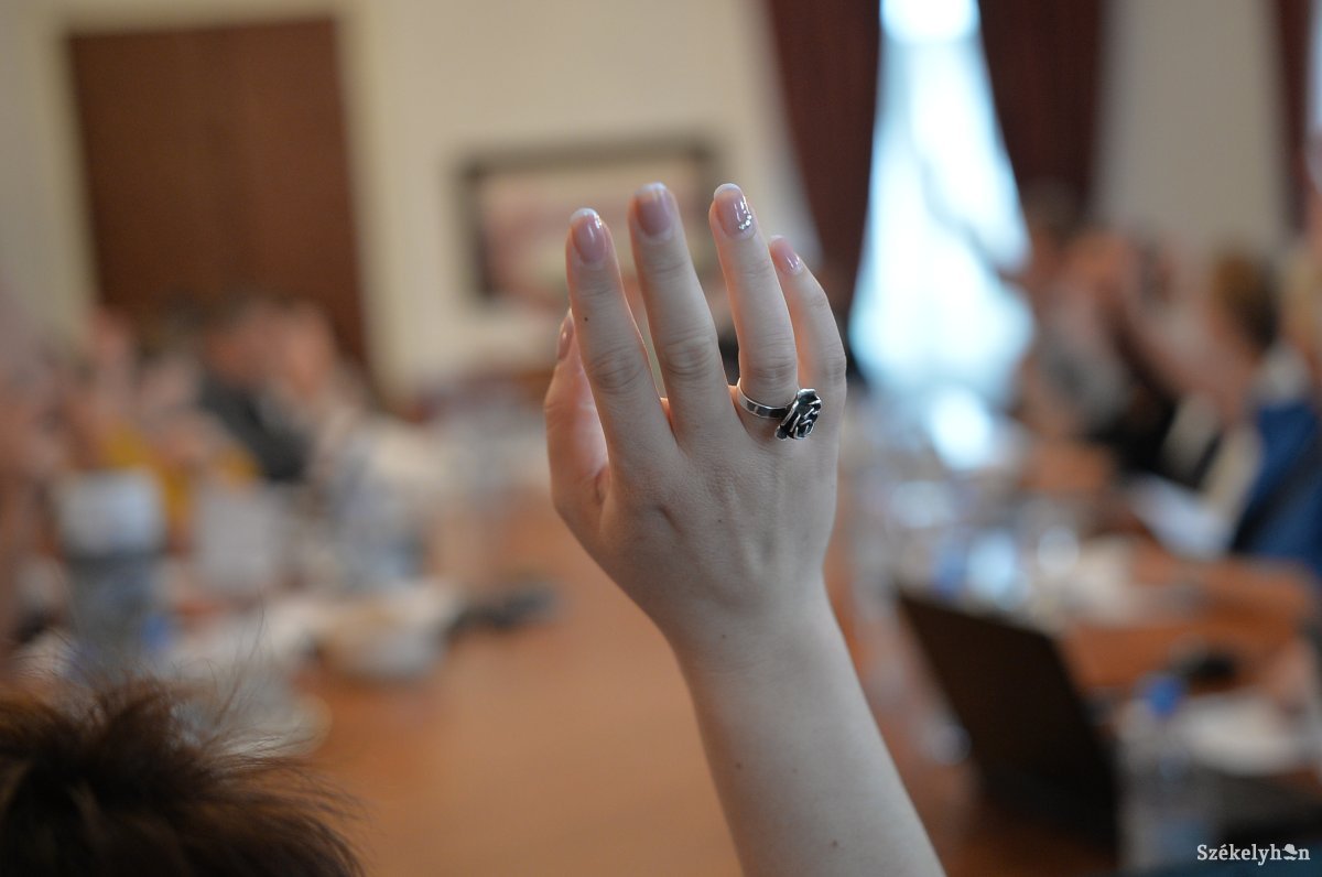 Leszavazva. A kormány figyelmen kívül hagyja a helyi közösségek fejlesztési terveit •  Fotó: Barabás Ákos