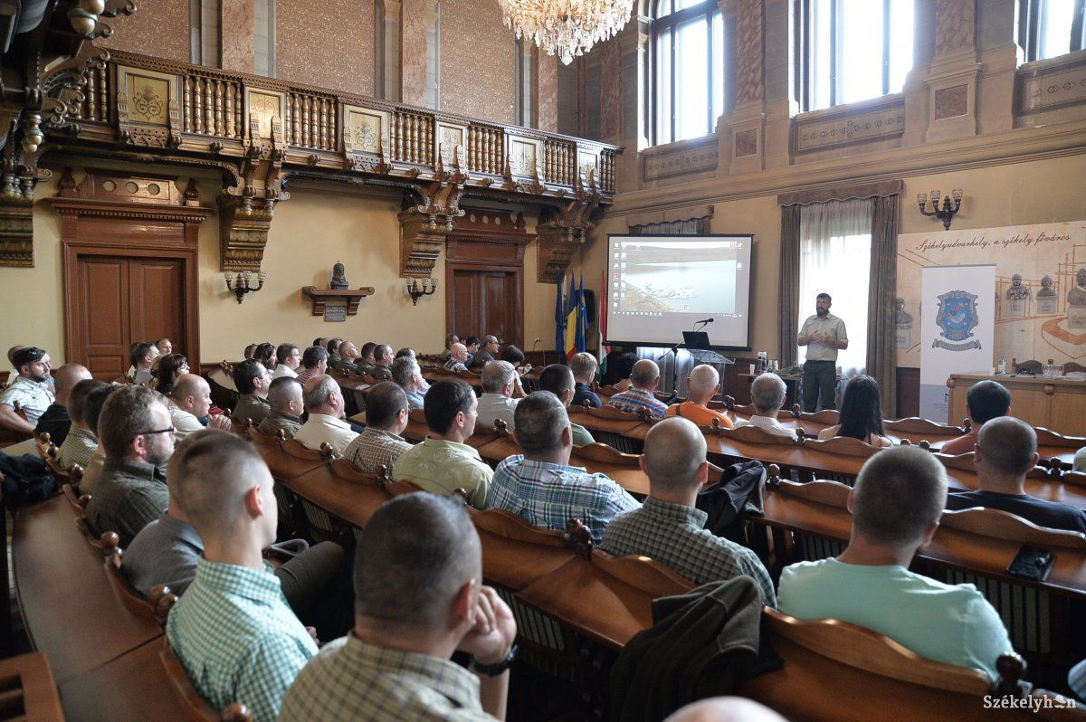 Minél természetesebb módszerrel zajlik a fakitermelés, annál ellenállóbb marad az erdő – hangzott el a konferencián •  Fotó: Barabás Ákos
