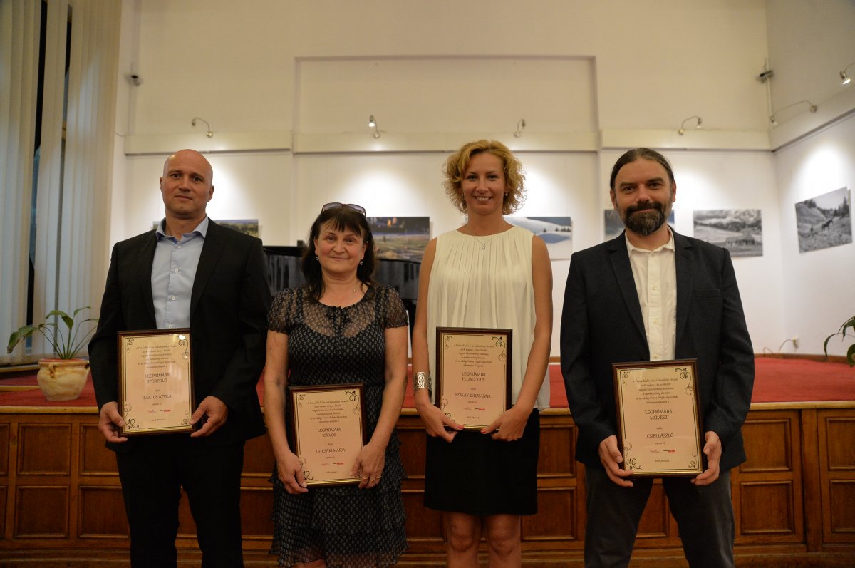 Bartus Attila, dr. Csáki Mária, Szalay Zsuzsanna és Csibi László. A díjátadón jelen lévő kitüntettek • Fotó: Barabás Ákos