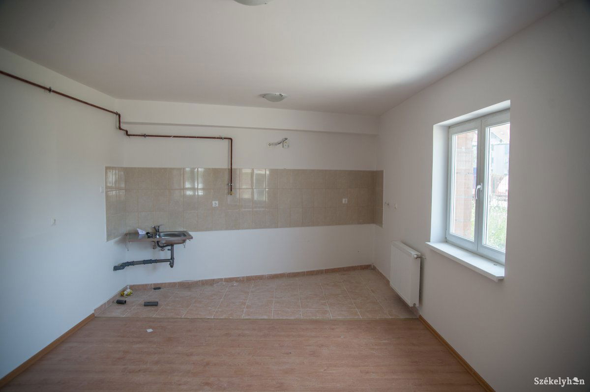 A lakások takarosak, már csak a közművesítés hiányzik belőlük, na meg a bérlők &bullet;  Fotó: Barabás Ákos