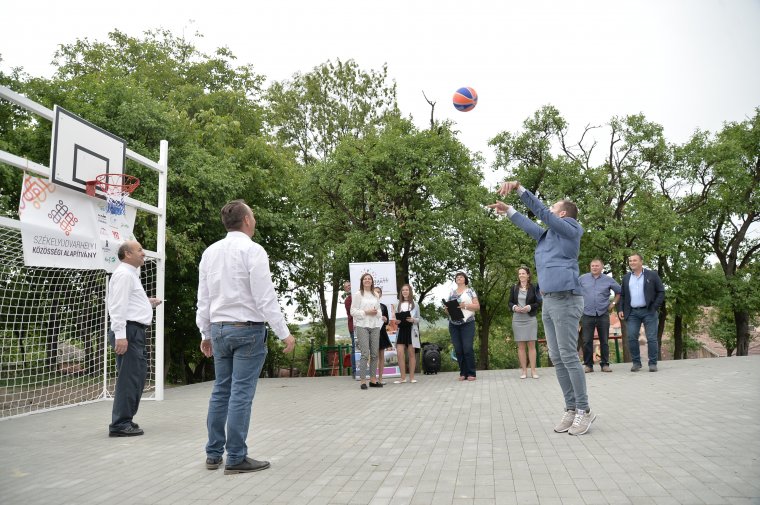 Sportpályát adtak át Farkaslakán