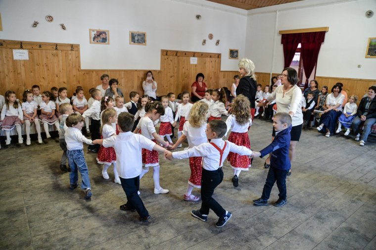 A népi gyermekjátékokat elevenítették fel az óvodások Telekfalván