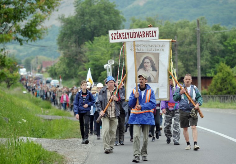 Közel hatszáz zarándok indult el Udvarhelyről péntek reggel Csíksomlyóra