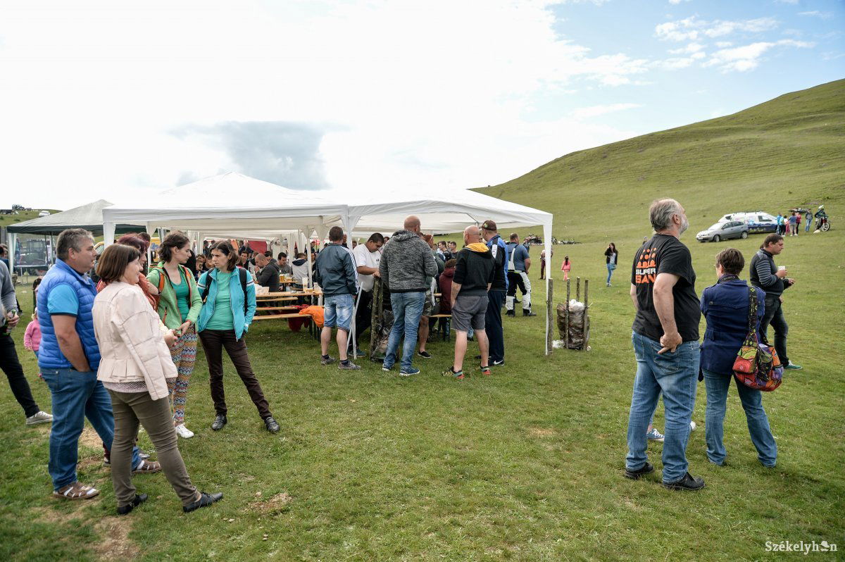 Közösség-kovácsoló fesztivál. A helyiek és elszármazott rokonaik együtt lehettek a Bágyi-hegyen &bullet;  Fotó: Barabás Ákos