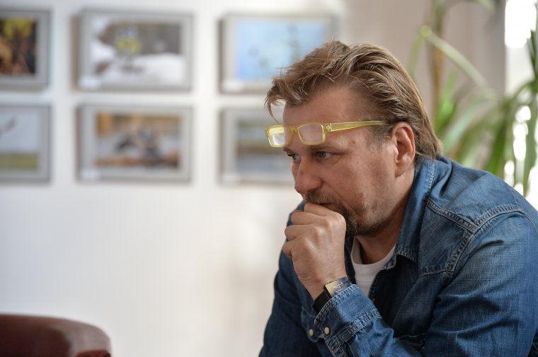 Anger Zsolt rendezi a Főfőnököt Székelyudvarhelyen – csütörtökön lehet megnézni